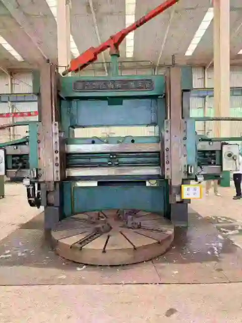 Kullanılmış Qizhong C 5225 E x 16/10 Çift Kolonlu Dikey Torna Satılık