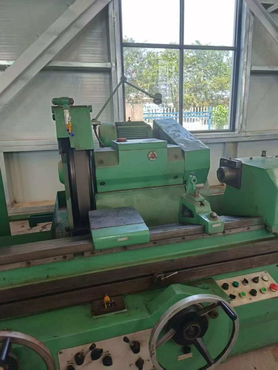 Used Shanghai 1350/1.5 m Cylindrical Grinding Machine photo 3