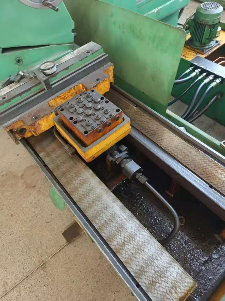 Used Shanghai 1350/1.5 m Cylindrical Grinding Machine photo 5