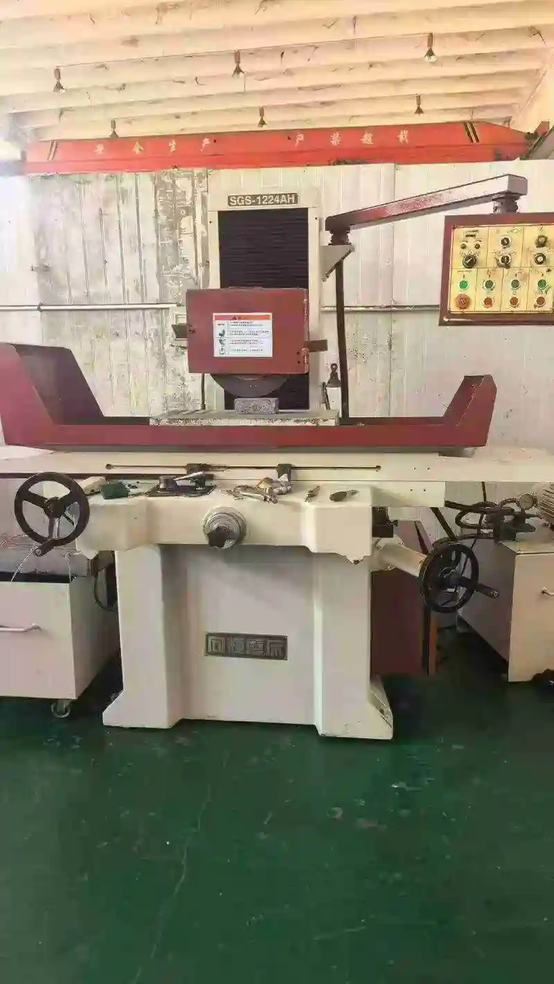Used Taiwan Xianghui 3060 Two-Axis Automatic Precision Surface Grinder photo 1