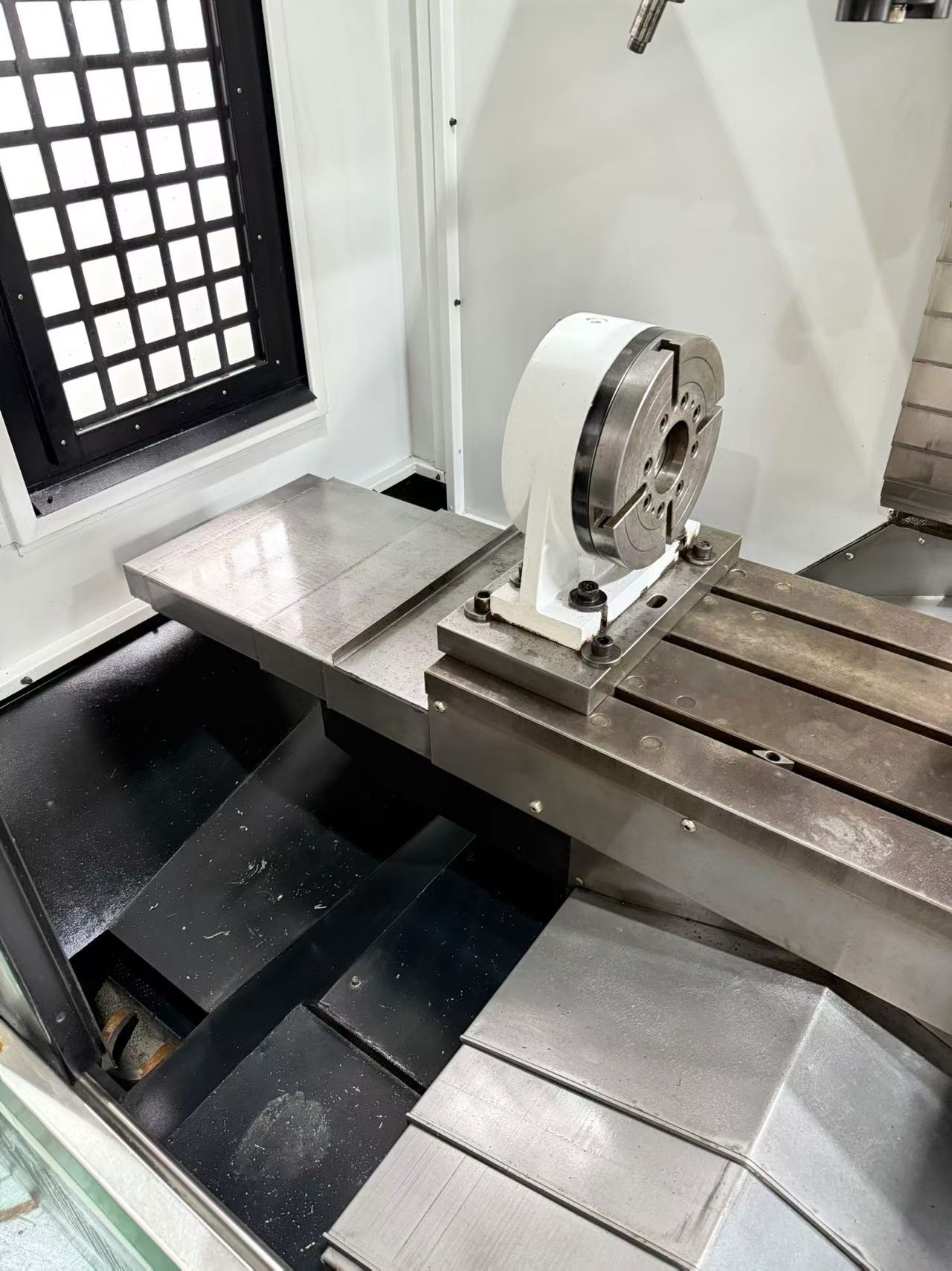 Used Taikan TV 8 Vertical Machining Center with Mitsubishi M 70 A Control photo 6