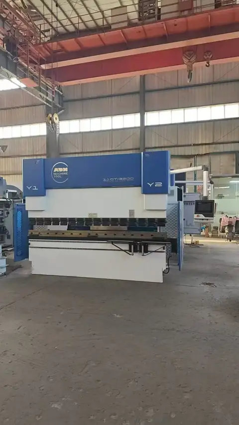 مكبس ثني كهربائي هيدروليكي ADH (Donghai) 110 T/3200 مستعمل (4+1 محاور)