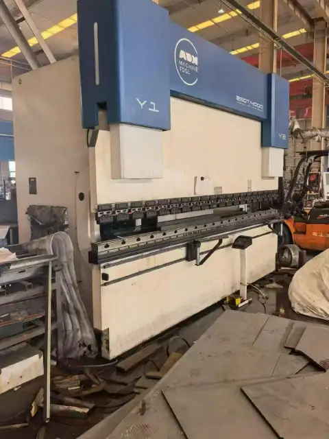 مكبس ثني صفائح CNC كهربائي هيدروليكي 4+1 محاور ADH 250 طن 4 متر مستعمل