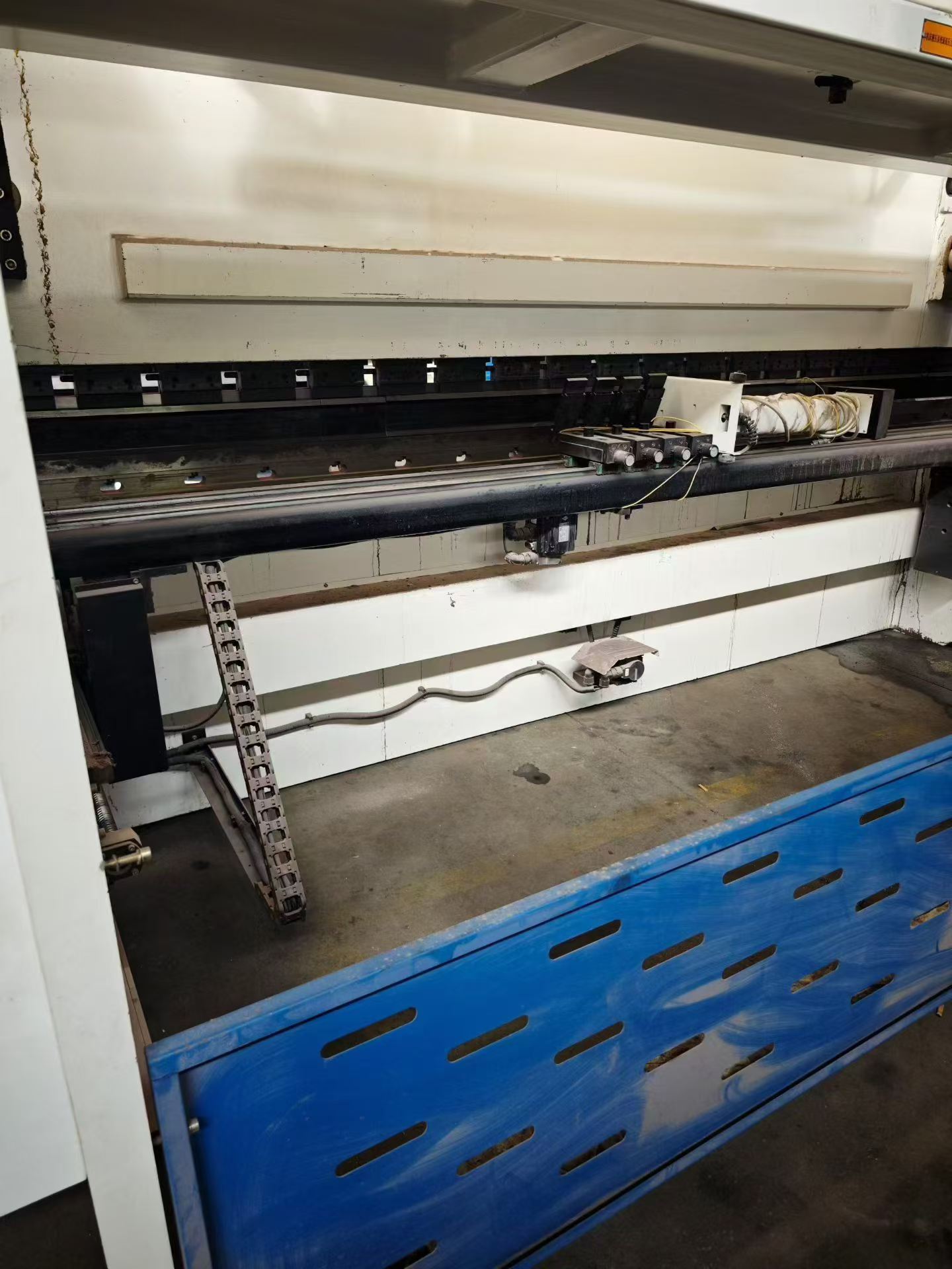 Used ADH Donghai 170-Ton 4.1 m Electro-Hydraulic 4+1-Axis Press Brake with CYBELEC CT 12 Control photo 4