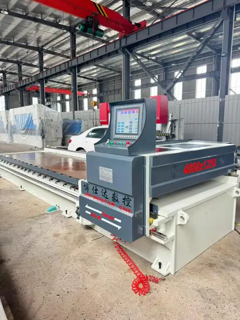 ماكينة تجويف V CNC Boshida 1250 × 4000 مستعملة