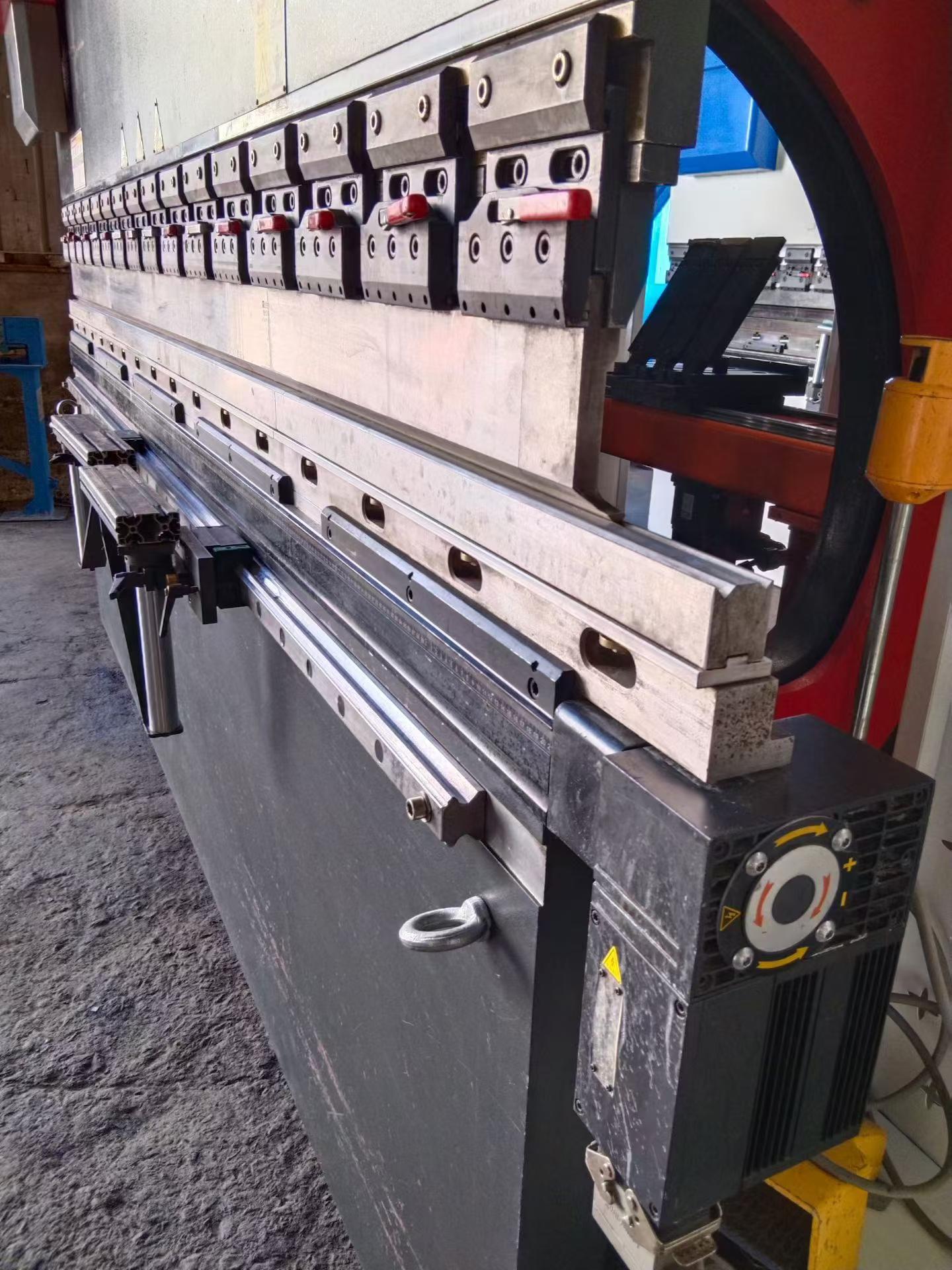 Used 2024 Jiangsu Dalongkai 170-Ton 3.2 m Electro-Hydraulic 4+1-Axis Full CNC Press Brake photo 3
