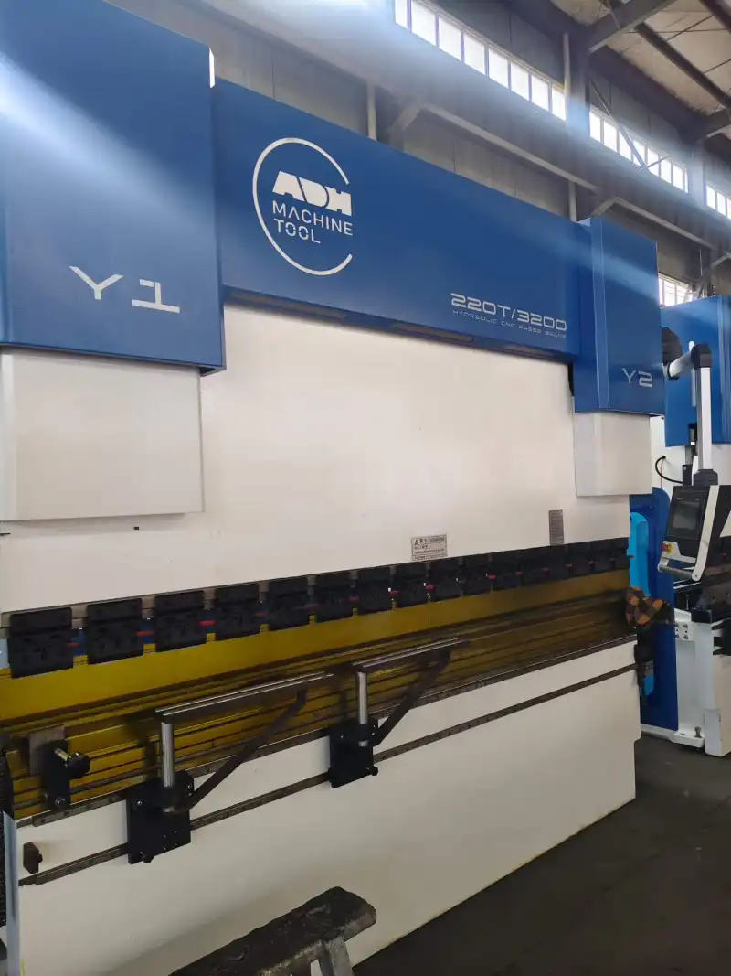 Used Donghai 220/3200 Electro-Hydraulic Press Brake (Nearly New, 86 Hours) photo 1