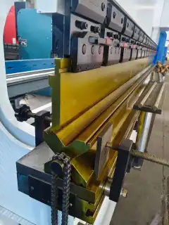 Used Donghai 220/3200 Electro-Hydraulic Press Brake (Nearly New, 86 Hours) photo 3