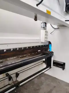 Used Donghai 220/4000 Electro-Hydraulic Press Brake with 53 T System photo 4