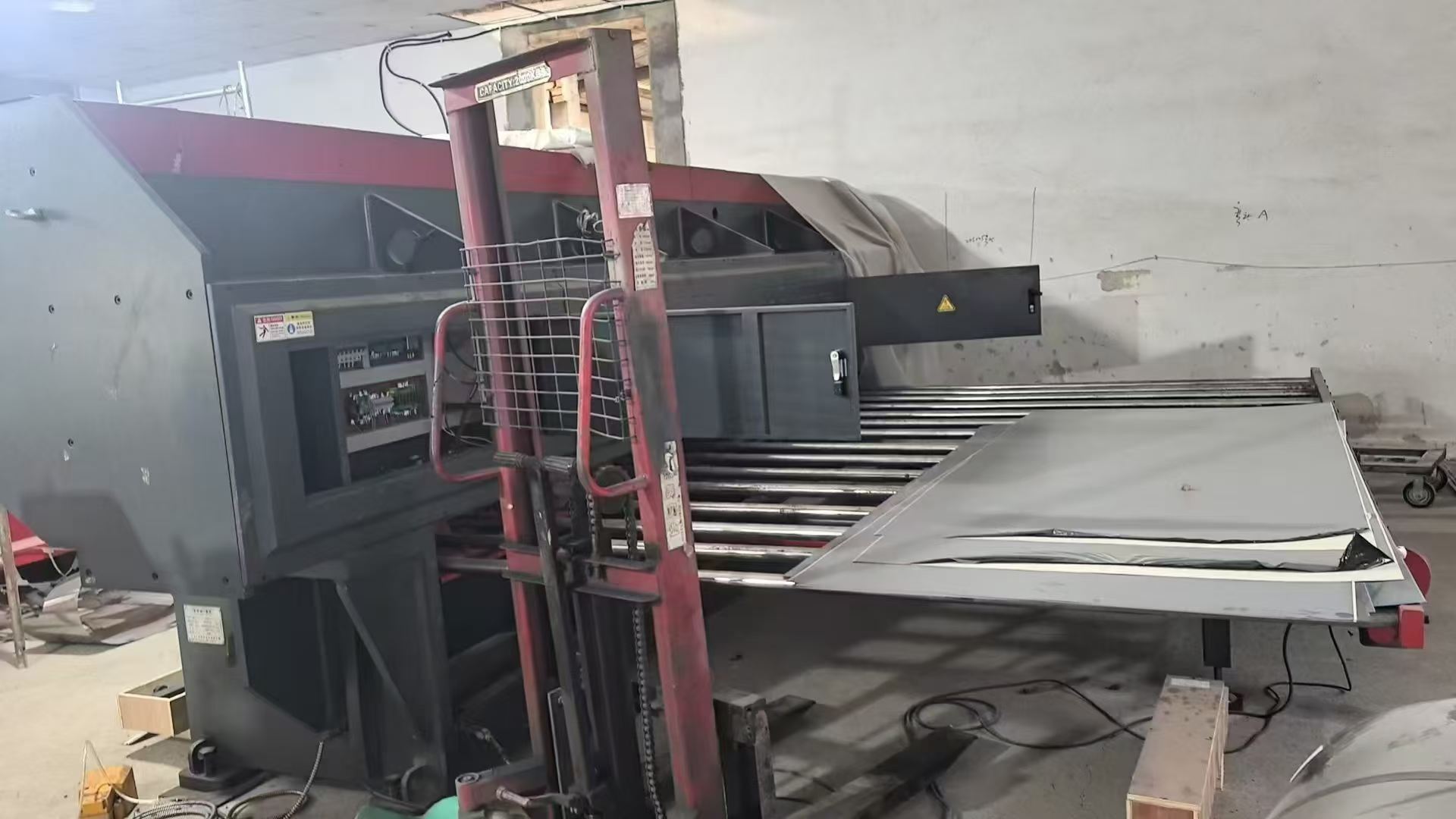 Used Guanghui 2500 x 4000 Double-Head Vertical V-Grooving Machine photo 2