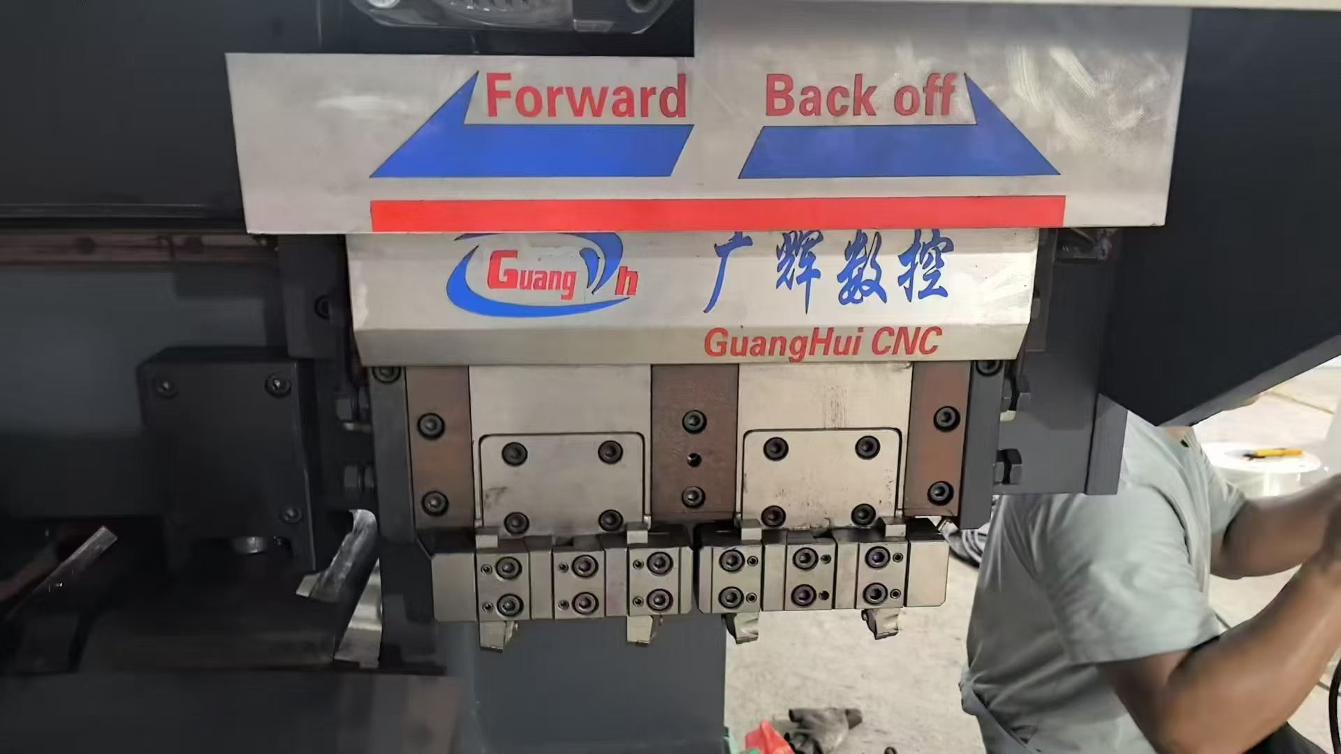Used Guanghui 2500 x 4000 Double-Head Vertical V-Grooving Machine photo 3