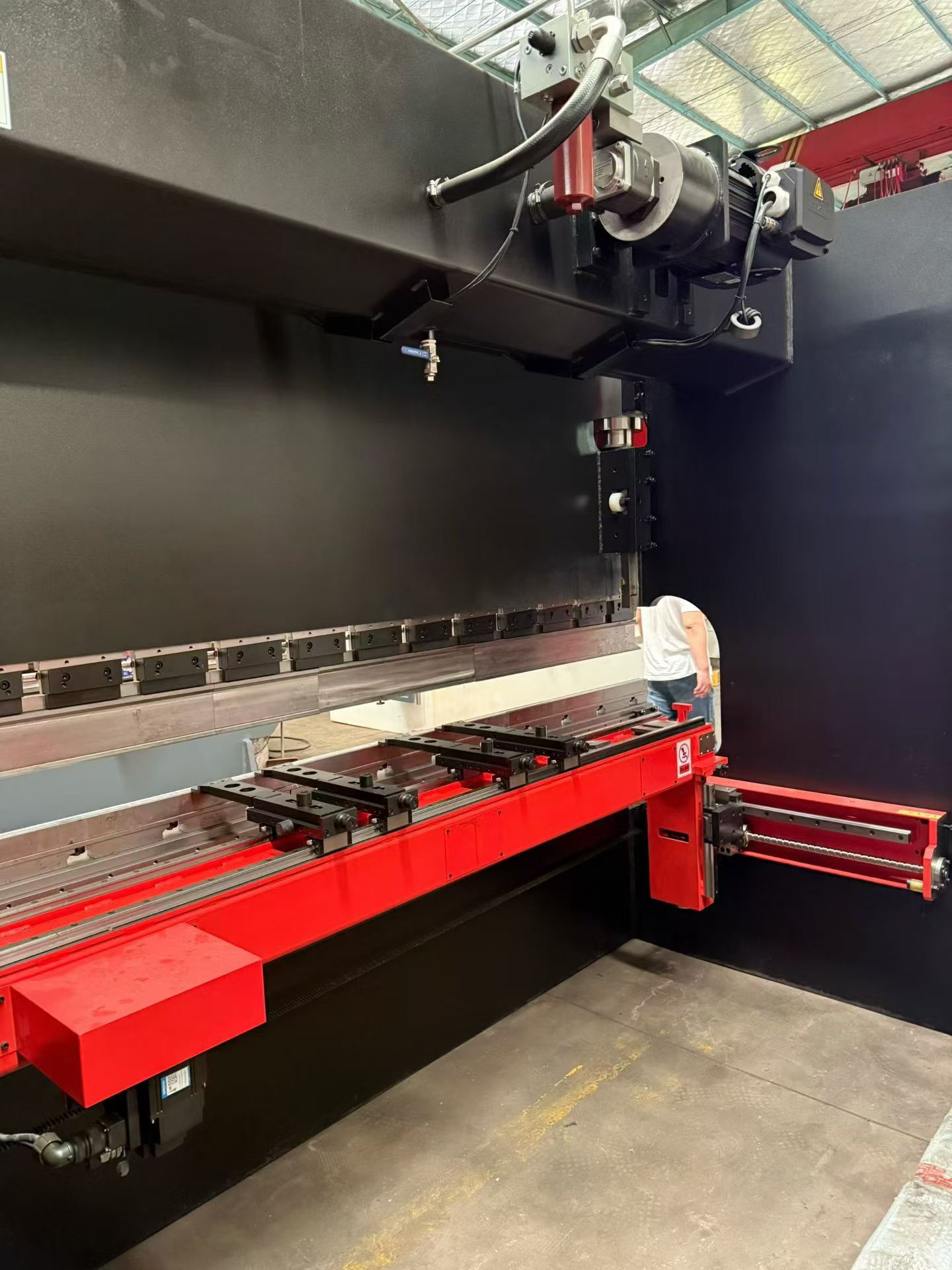 Used JFY TPM 8 100/3100 CNC Press Brake photo 4