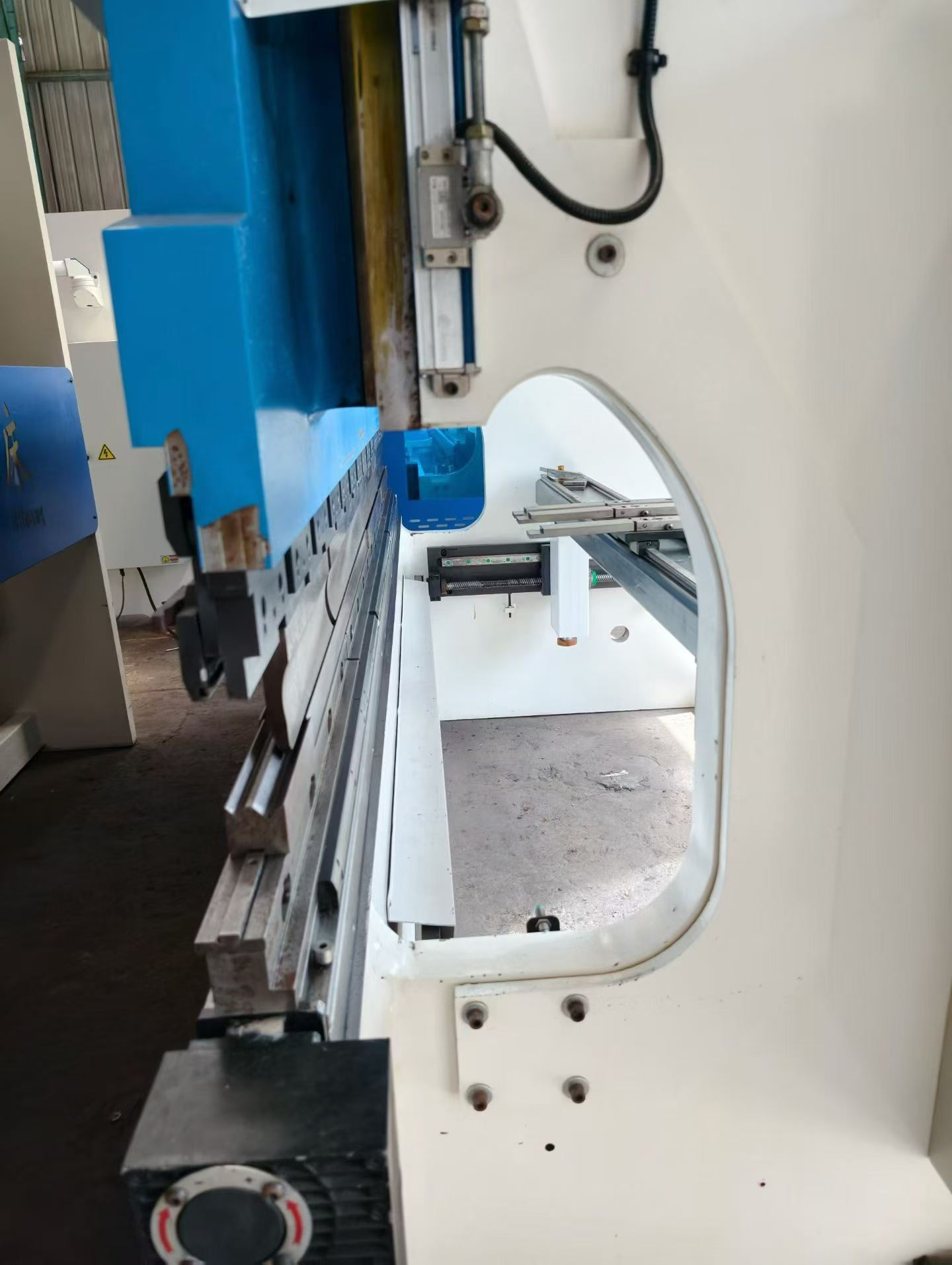 Used KRRASS 250/3200 Electro-Hydraulic Press Brake photo 3