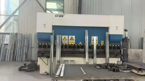 مكبس ثني المعادن Litao 200/4000 E 21 مستعمل موديل 2024 مع تعويض