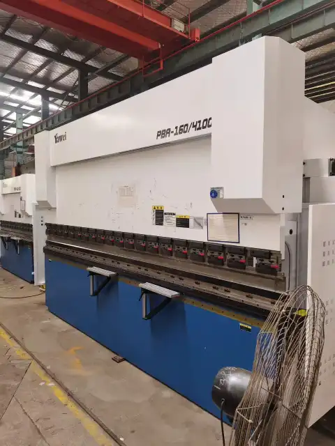 Plegadora electrohidráulica Yawei 160/4100 usada (2023)