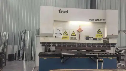 Plegadora CNC electrohidráulica Yawei 220/3100 usada - 99% nueva