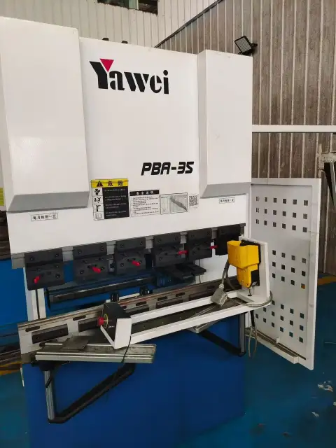 Plegadora CNC Yawei 35/1250 usada