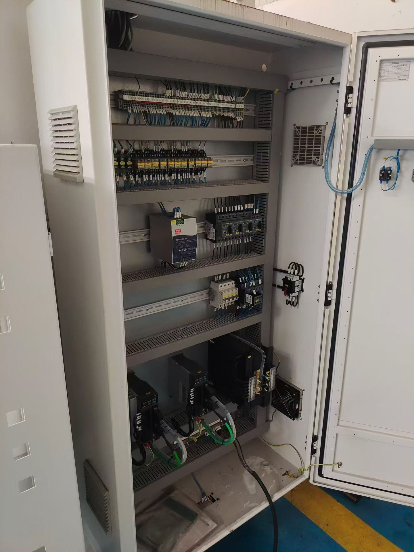 Used Yawei 35/1250 CNC Press Brake photo 2