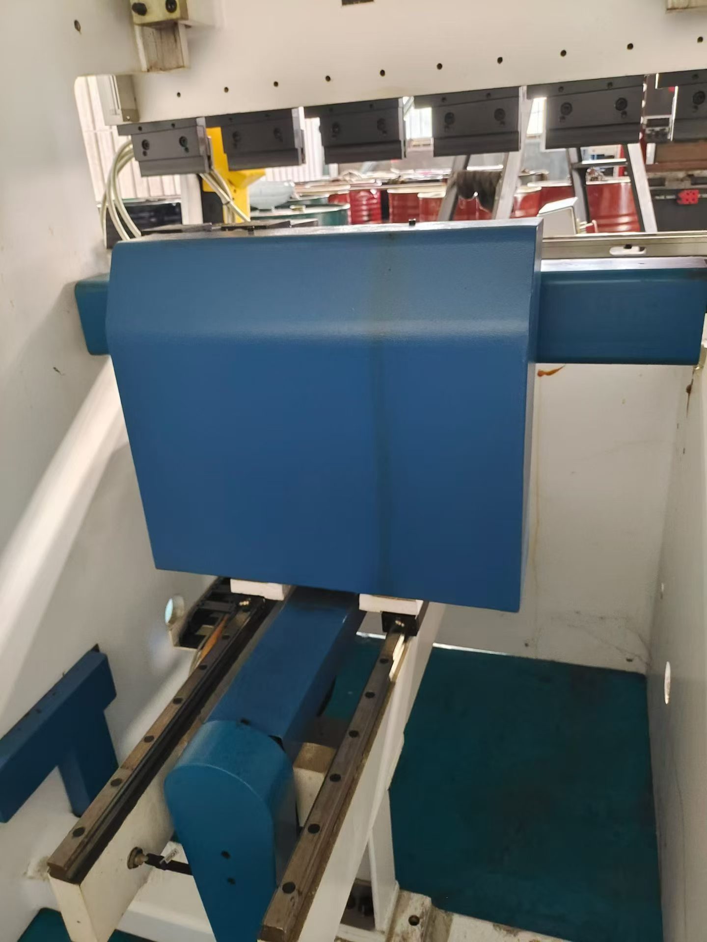Used Yawei 35/1250 CNC Press Brake photo 3