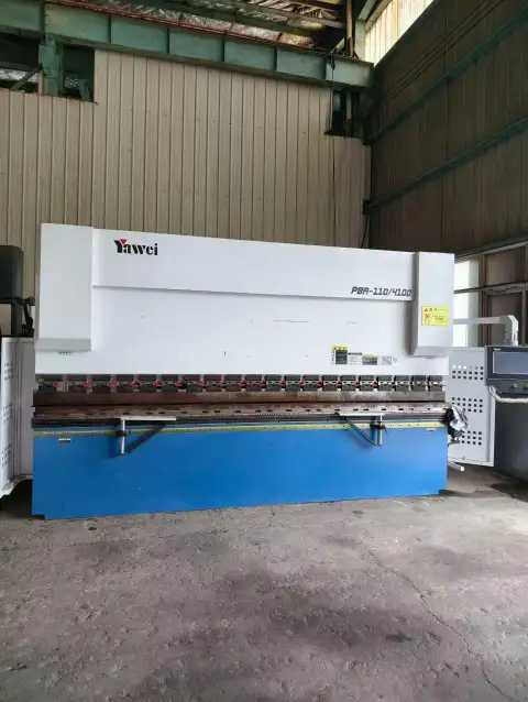 Plegadora electrohidráulica Yawei PBA 110/4100 de segunda mano