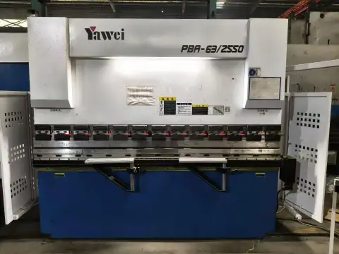 Plegadora electrohidráulica usada Yawei PBA 63/2550