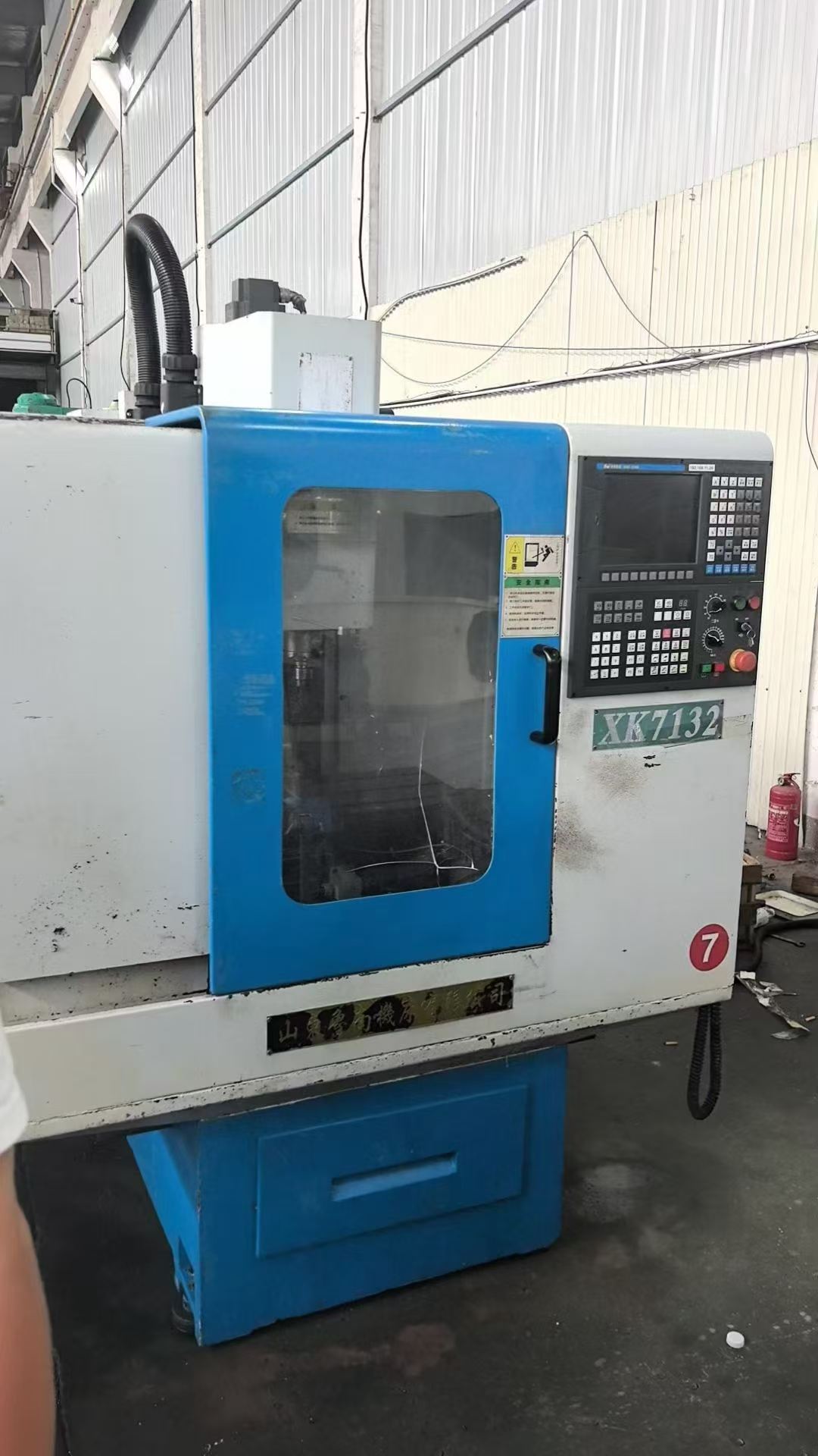 آلة تفريز CNC مستعملة موديل 7132 مع تحكم HNC-818