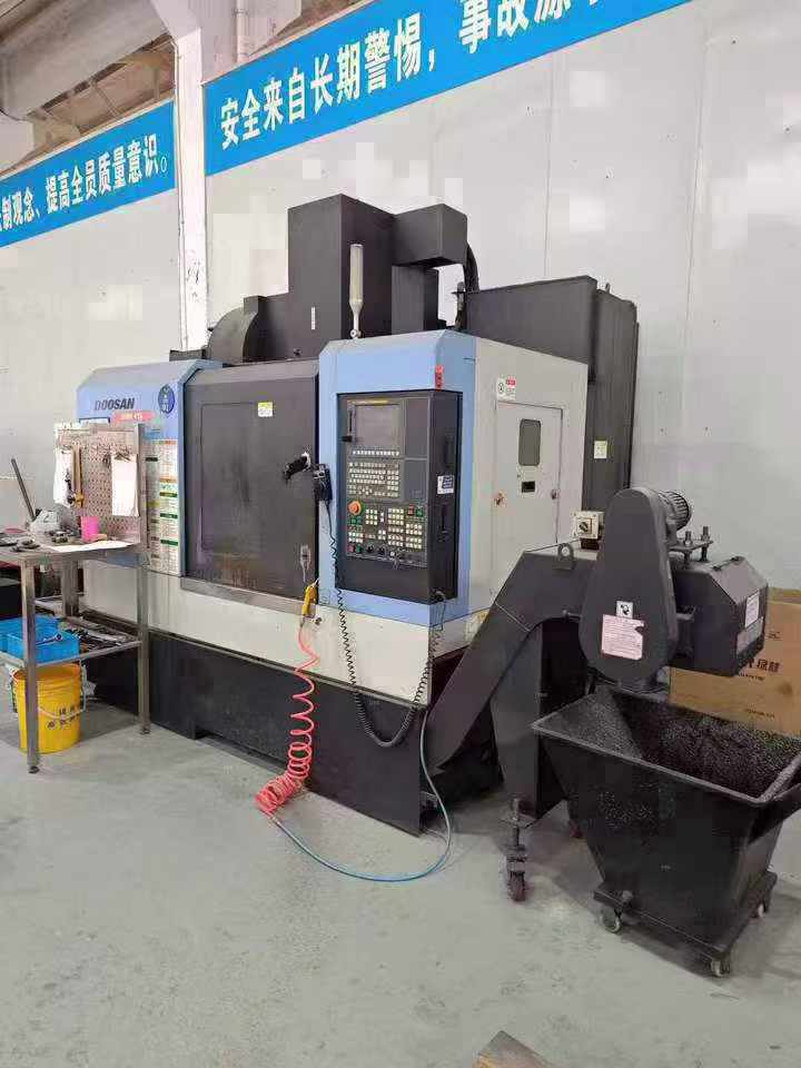 Used 2017 DN Solutions 850 Vertical Machining Center with FANUC photo 3