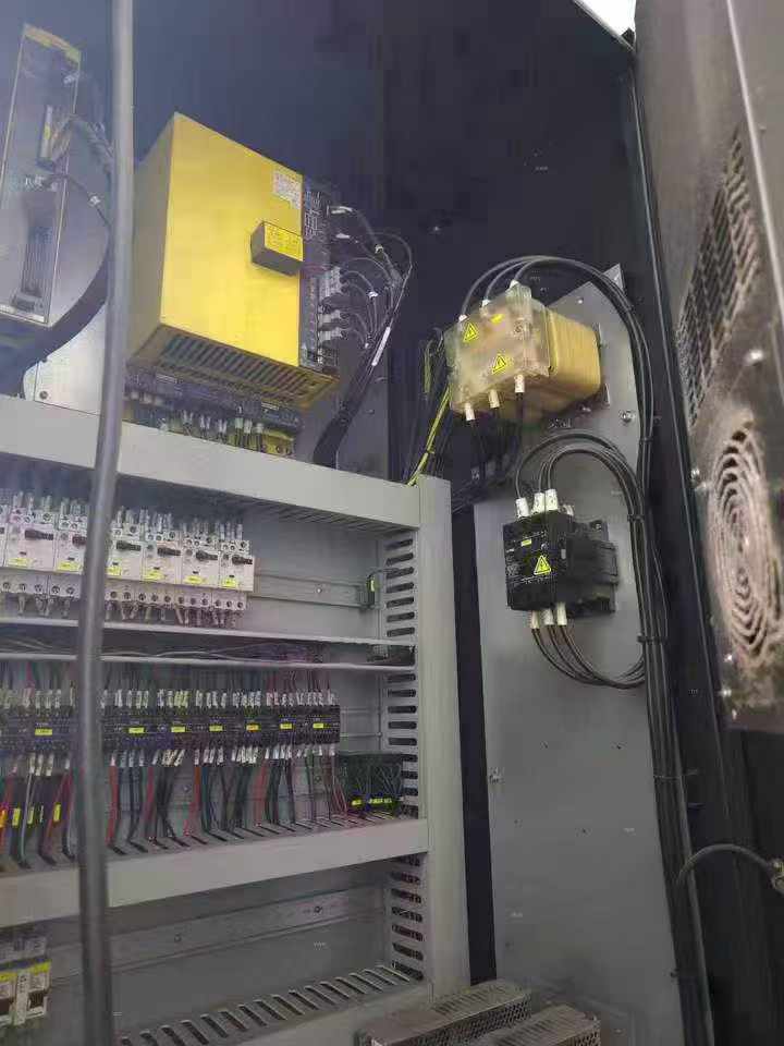 Used 2017 DN Solutions 850 Vertical Machining Center with FANUC photo 8