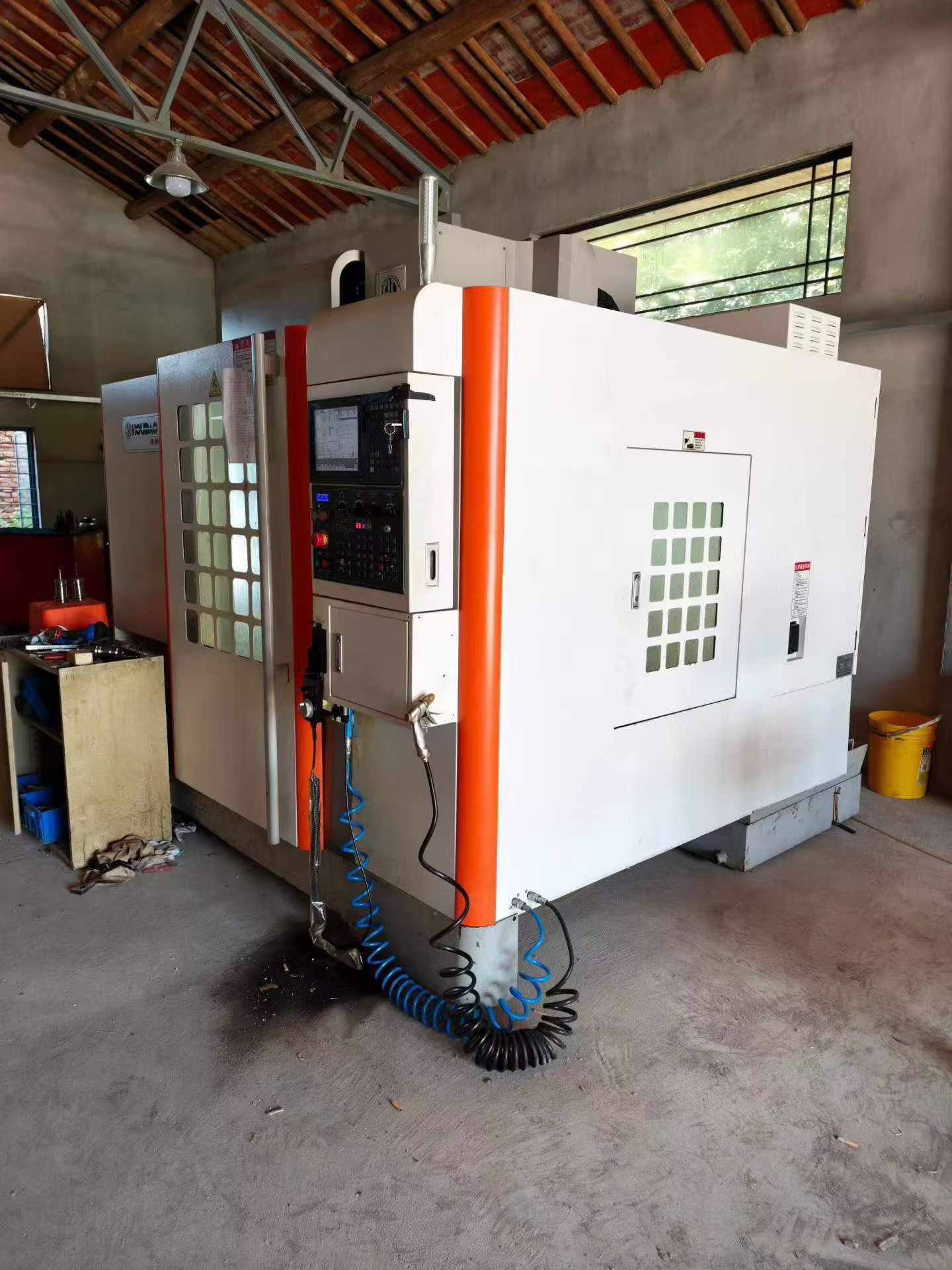Nearly New 2023 Houdao 850 Vertical Machining Center with Mitsubishi Control photo 2