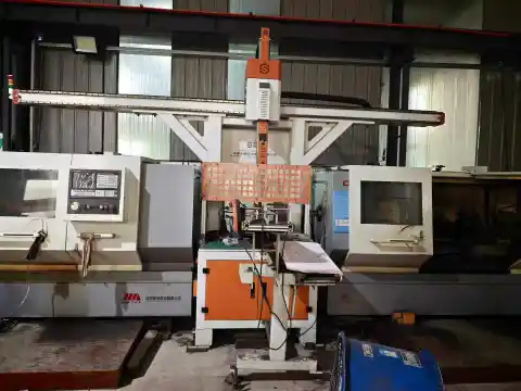 İkinci El Tornalama-Frezeleme CNC Torna ile Çift İstasyonlu Otomatik Robot Yükleyici