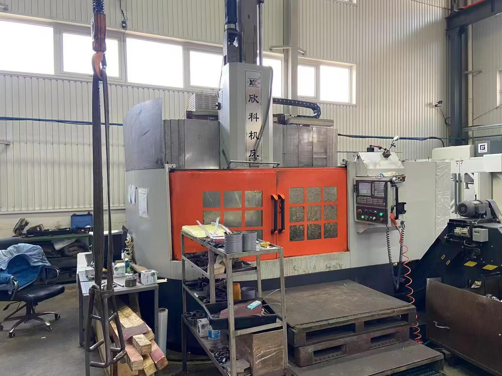 مخرطة عمودية CNC Xinke 5116 مستعملة