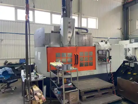 Torno vertical CNC Xinke 5116 usado