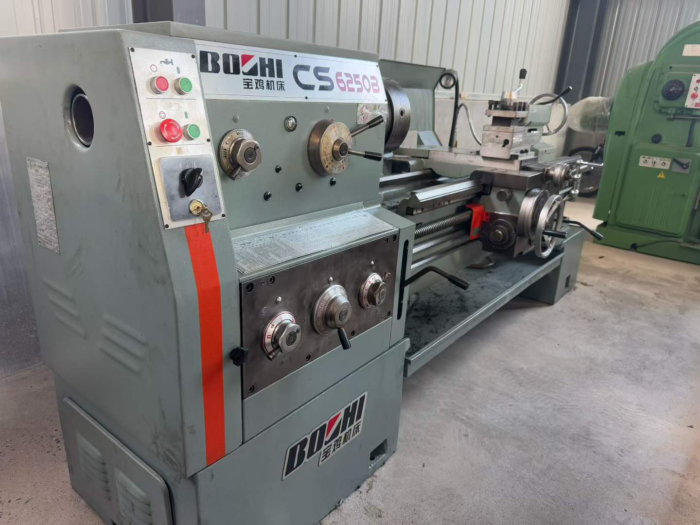 مخرطة تقليدية Baoji CS 6250 B مستعملة