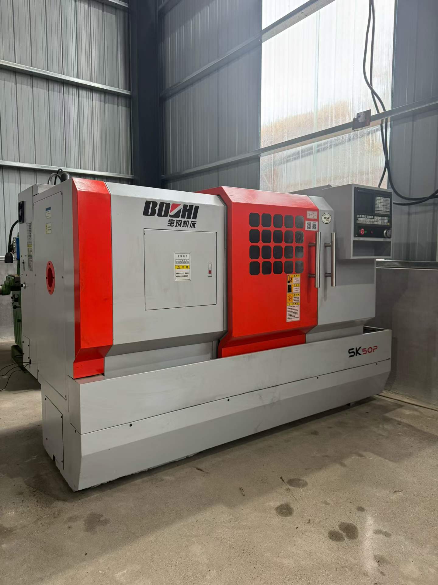 مخرطة CNC Baoji SK 50 P شبه جديدة