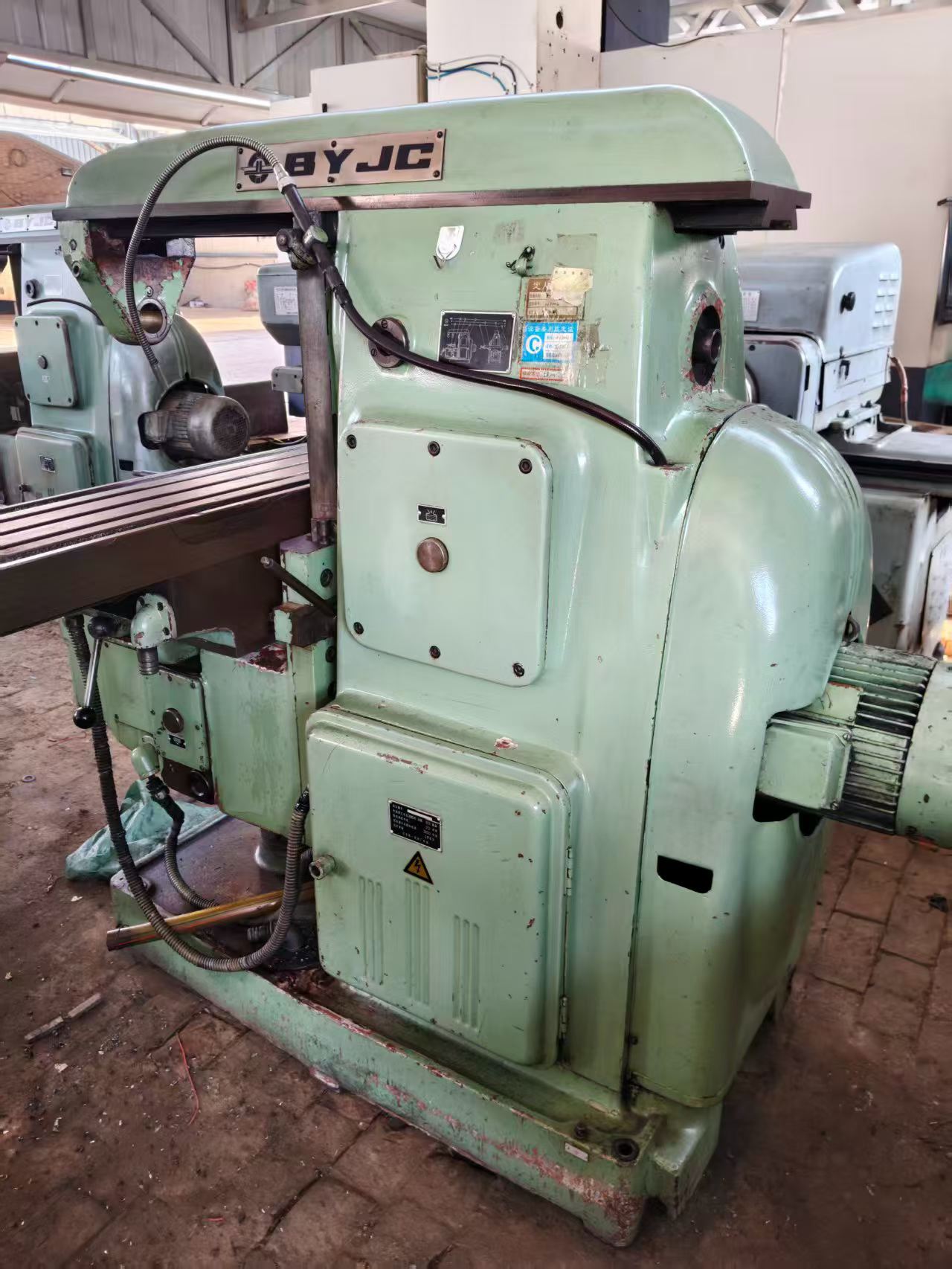 Used BYJC 6132 Horizontal Knee-Type Milling Machine