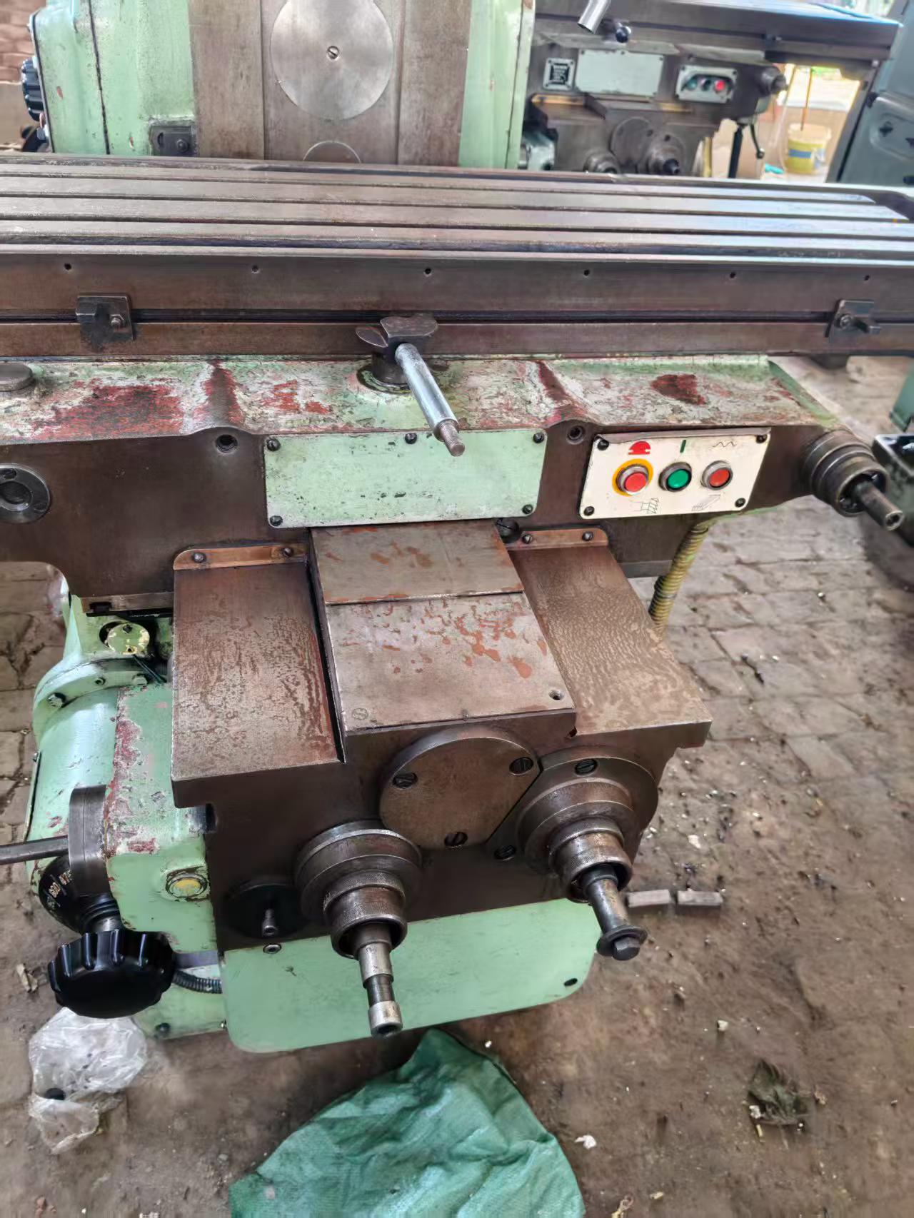Used BYJC 6132 Horizontal Knee-Type Milling Machine photo 4