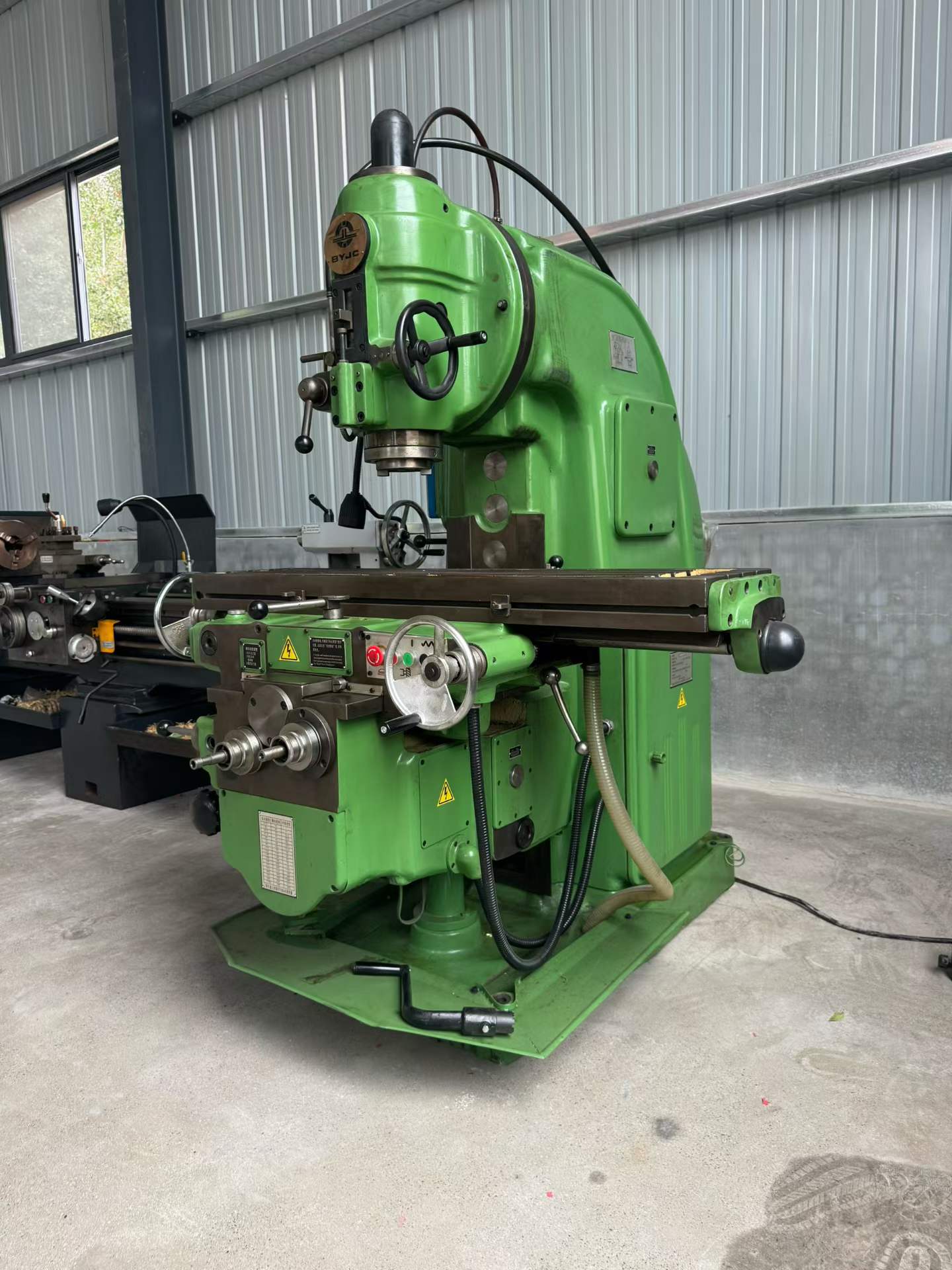Used BYJC XA 5032 Vertical Knee-Type Milling Machine photo 2