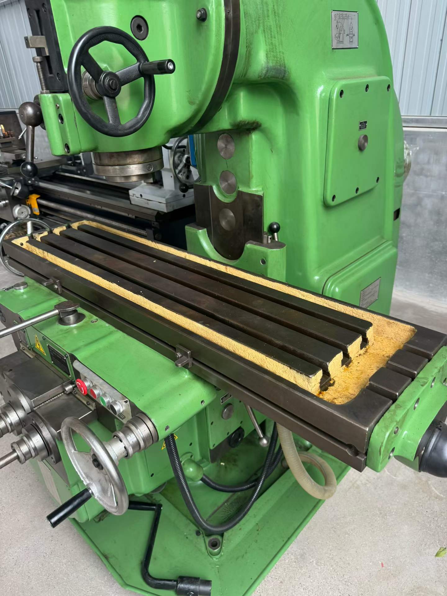 Used BYJC XA 5032 Vertical Knee-Type Milling Machine photo 3
