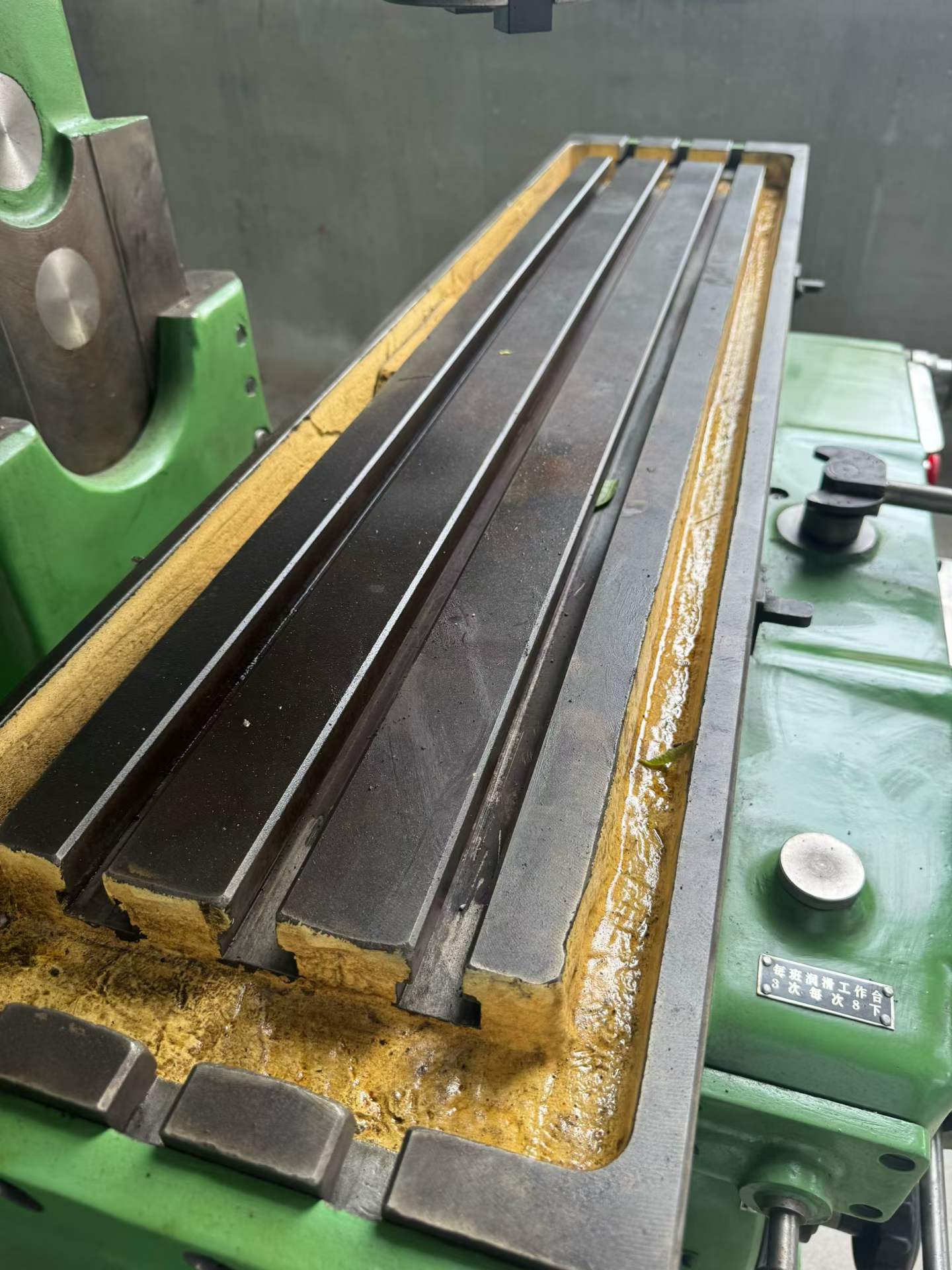 Used BYJC XA 5032 Vertical Knee-Type Milling Machine photo 8