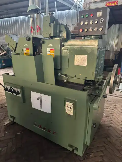 New MT 1040 A Centerless Grinding Machine