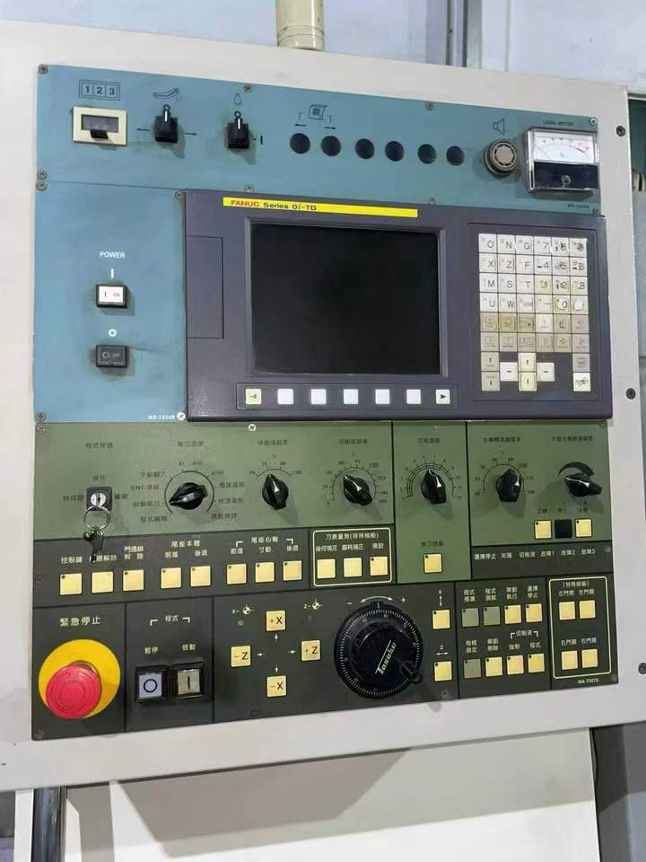 Used Victor Taichung Vturn-26 Turret-Type CNC Lathe photo 3