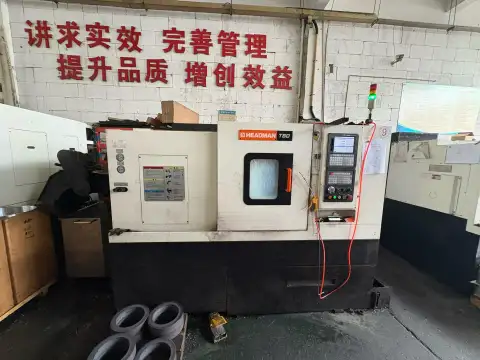 Torno CNC de bancada inclinada HEADMAN T 50 usado con GSK 988 TA