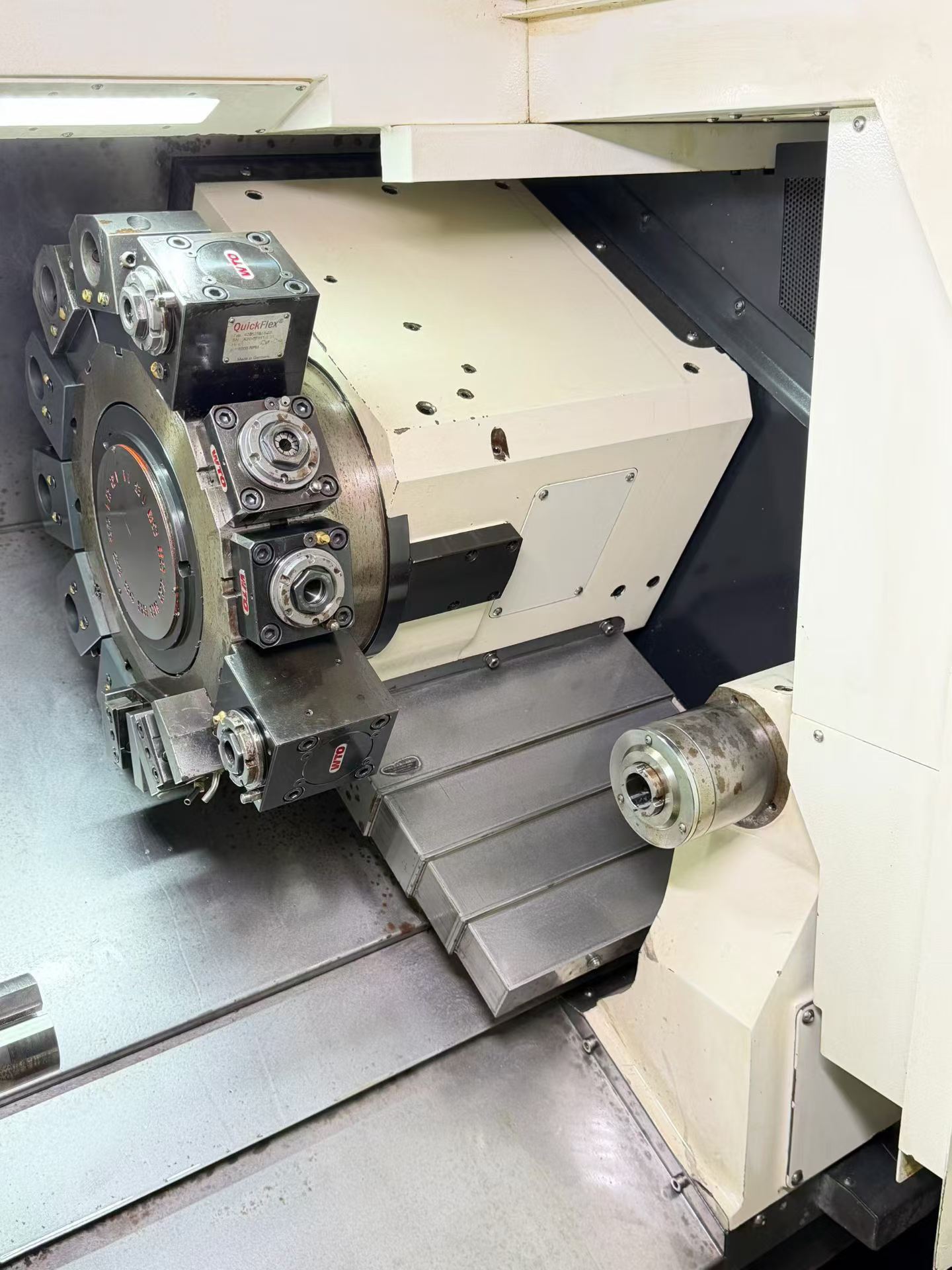Used HEADMAN T 55 M/500 Turn-Mill CNC Lathe with Siemens 828 D photo 7