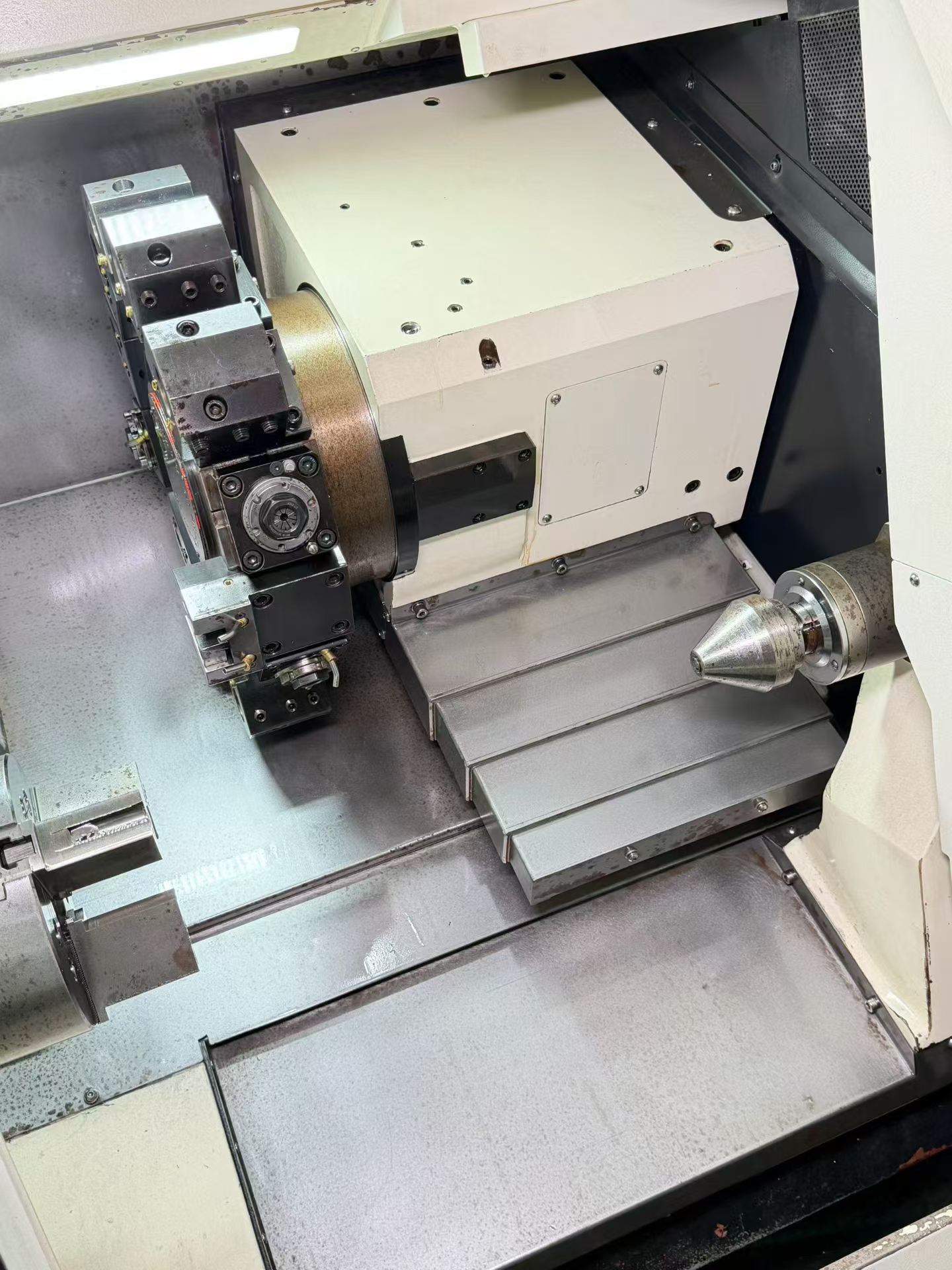 Used HEADMAN T 55 M/500 Turn-Mill CNC Lathe with Siemens 828 D photo 8