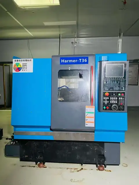 Torno CNC de bancada inclinada tipo gang Harmer T 36 usado
