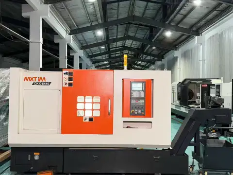Torno CNC de bancada inclinada usado MXTIM CKX 6440 con GSK 988 TA