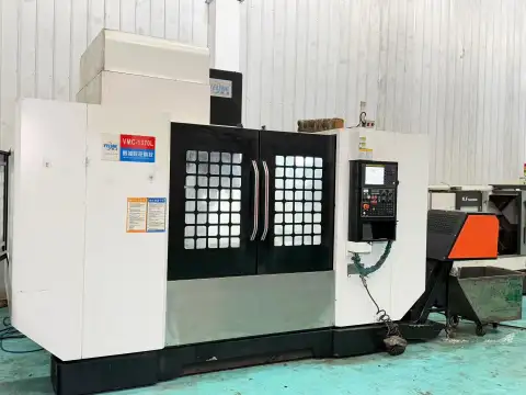 Centro de mecanizado vertical YELING VMC-1370 L usado con control FANUC 0i-MF Plus