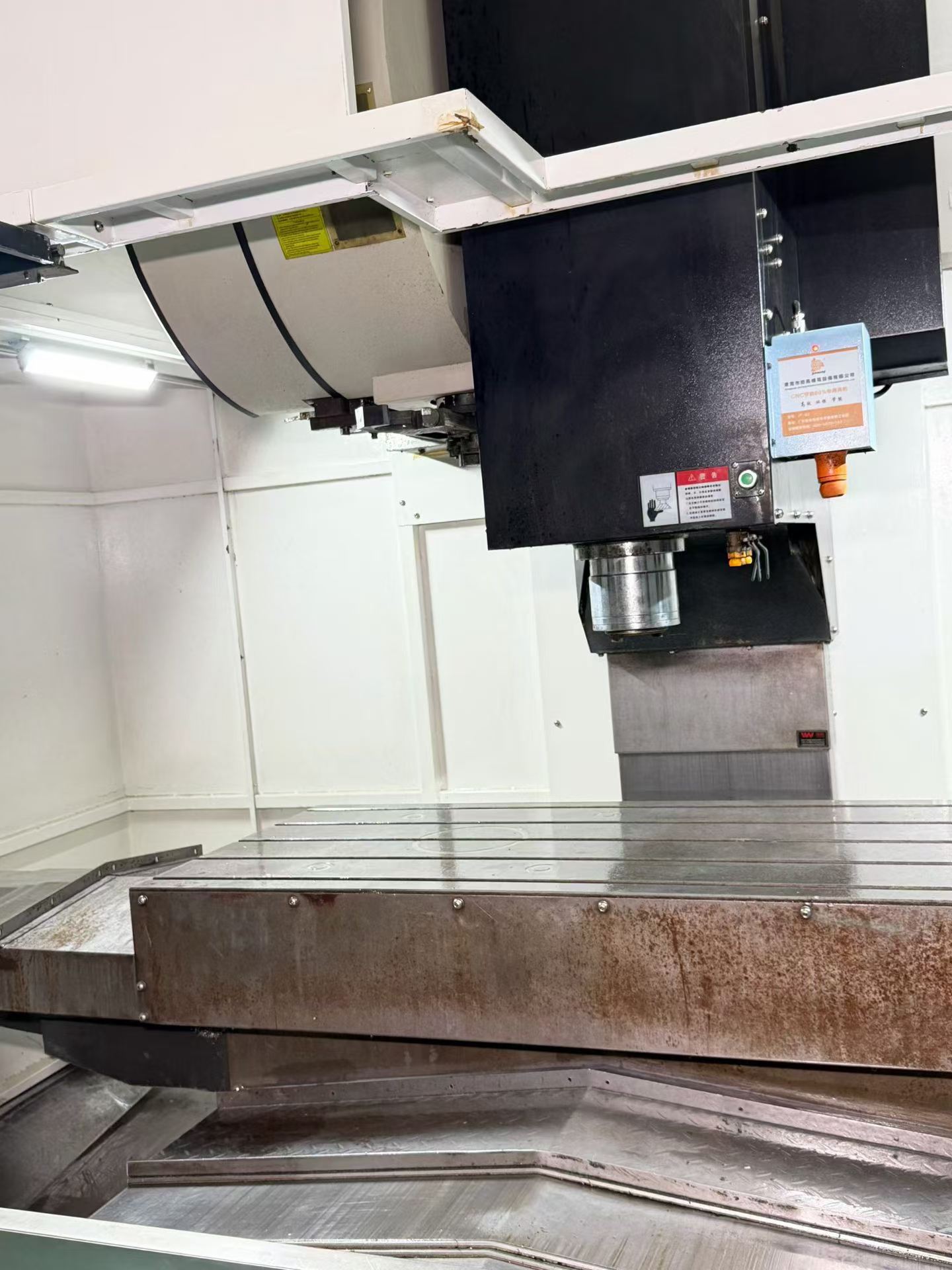 Used YELING VMC-1370 L Vertical Machining Center with FANUC 0i-MF Plus Control photo 5