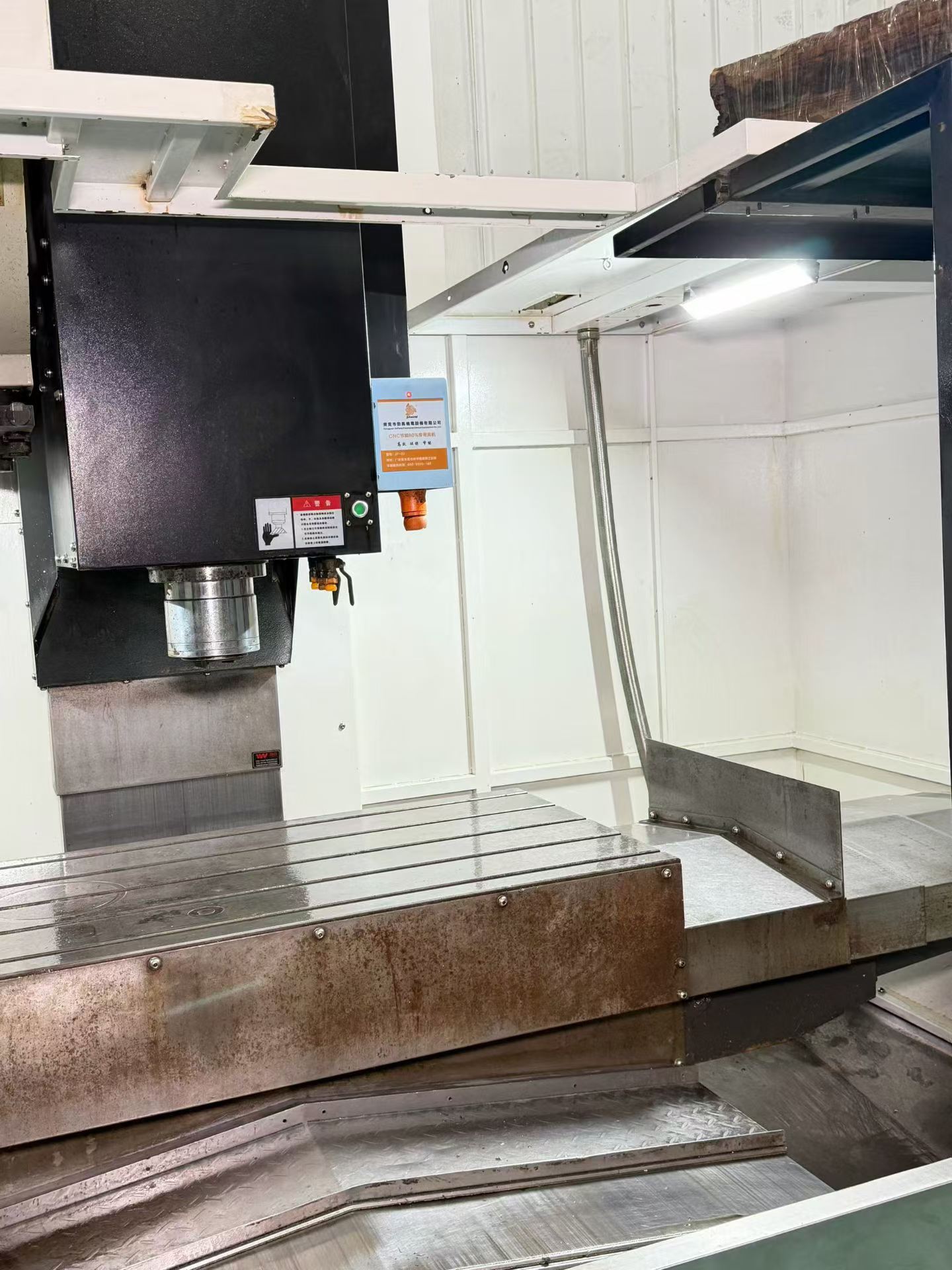 Used YELING VMC-1370 L Vertical Machining Center with FANUC 0i-MF Plus Control photo 6