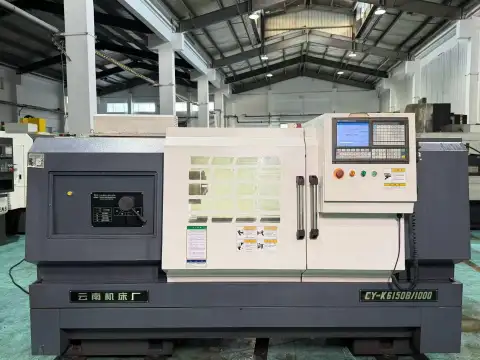 Torno horizontal CNC Yunnan CY-K 6150 B/1000 usado con control GSK 980 TC 3
